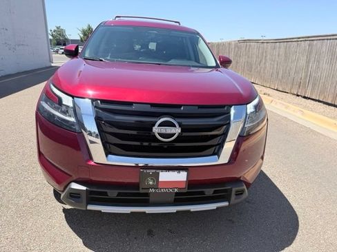 Used 2023 Nissan Pathfinder SL FWD image 3