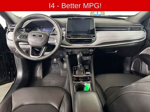 Used 2025 Jeep Compass Latitude w/ Sun & Sound Group image 8