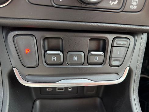 Used 2021 GMC Terrain SLT w/ Infotainment Package II image 29