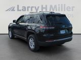 Used 2023 Jeep Grand Cherokee Laredo image 3
