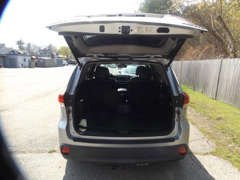 Used 2018 Toyota Highlander XLE image 3