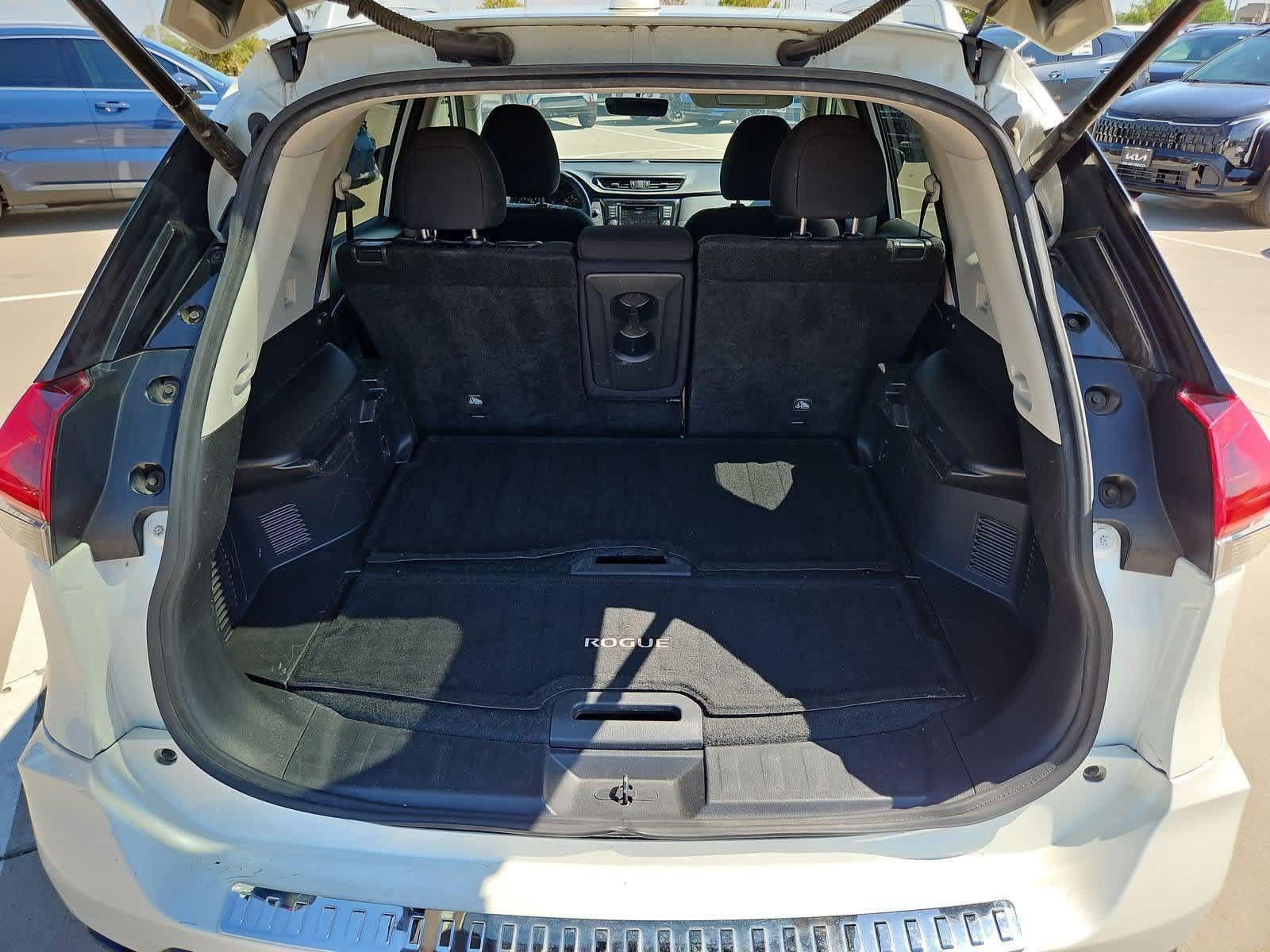 Used 2018 Nissan Rogue SV FWD image 31
