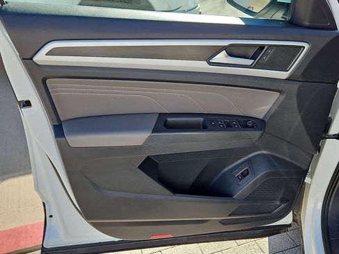 Certified 2023 Volkswagen Atlas SE image 13