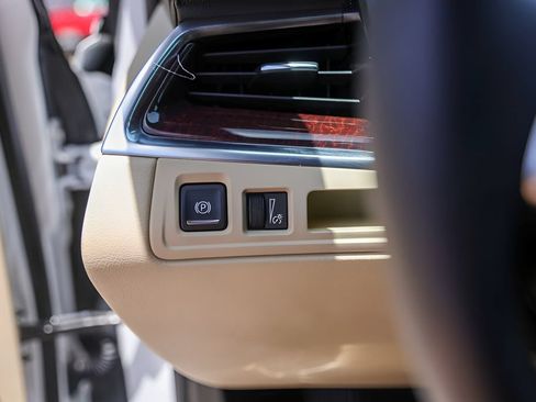 Used 2017 Cadillac XT5 Premium Luxury FWD image 15