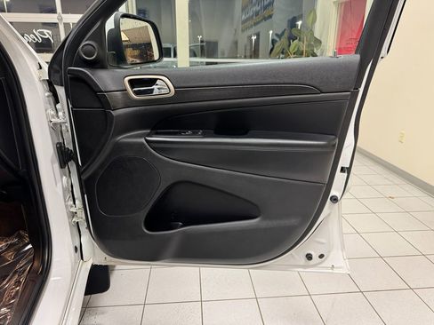Used 2015 Jeep Grand Cherokee Altitude image 14