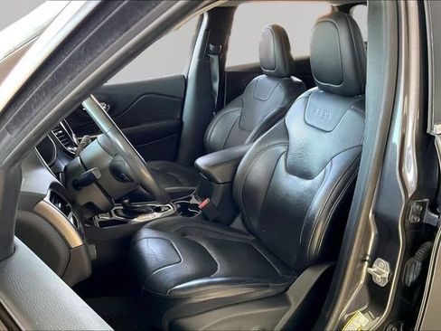 Used 2019 Jeep Cherokee Limited w/ Luxury Group FWD image 15