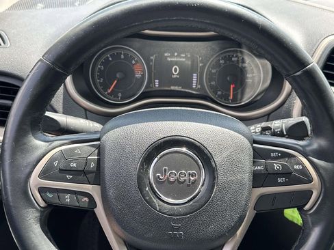 Used 2016 Jeep Cherokee Latitude FWD image 21