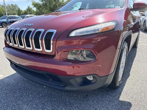 Used 2017 Jeep Cherokee Latitude w/ Safety/Convenience Group FWD image 10