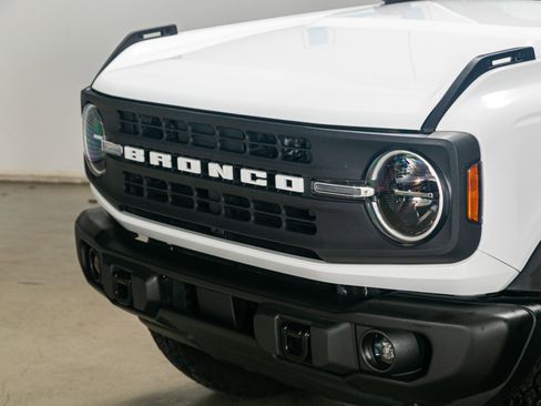 Used 2022 Ford Bronco Black Diamond image 9