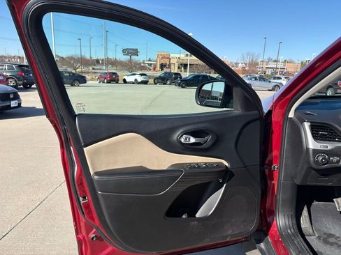 Used 2015 Jeep Cherokee Limited image 9