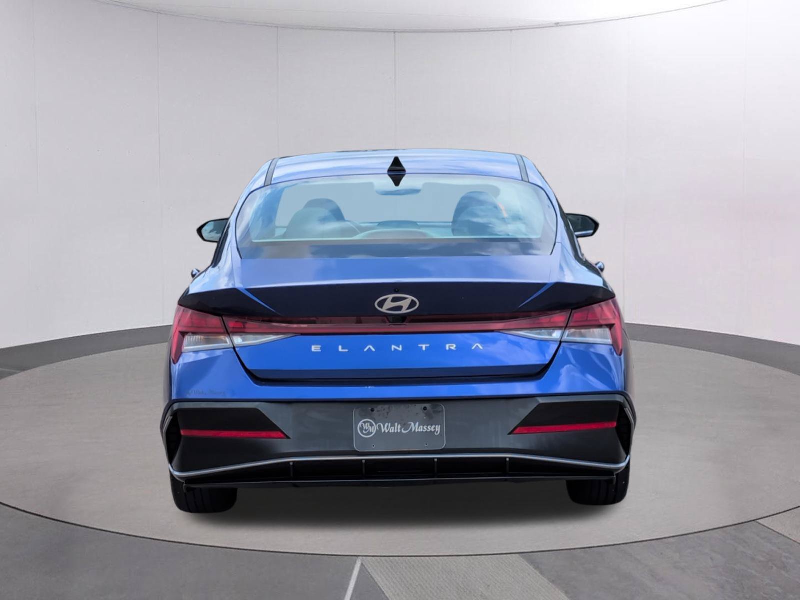 Used 2025 Hyundai Elantra SEL FWD image 4