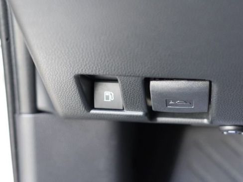 Certified 2024 Toyota Venza LE image 19