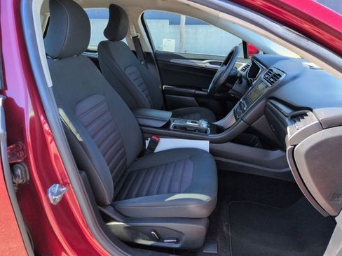 Used 2017 Ford Fusion SE w/ Fusion SE Technology Package image 20