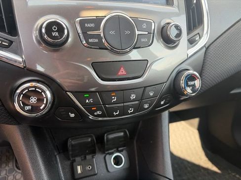 Used 2017 Chevrolet Cruze LT w/ Sun And Sound Package FWD image 9