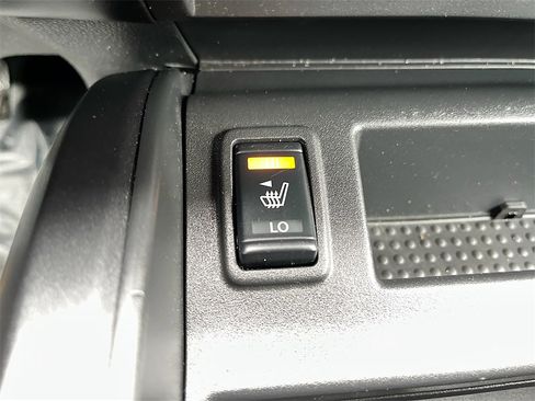 Used 2021 Nissan Titan PRO-4X w/ Pro-4x Convenience Package image 18