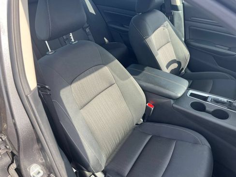 Used 2025 Nissan Altima 2.5 SV FWD image 37