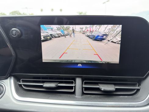 Used 2025 Chevrolet Trax LT FWD image 31