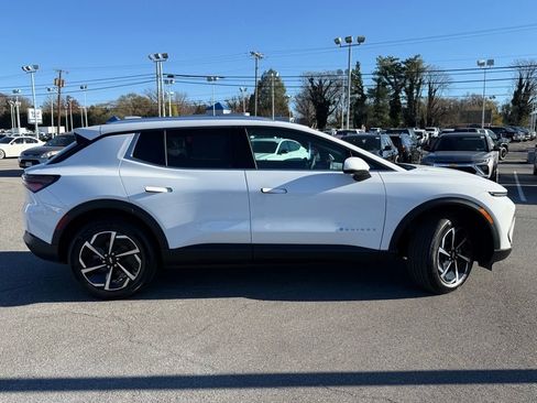 New 2026 Chevrolet Equinox EV LT image 3