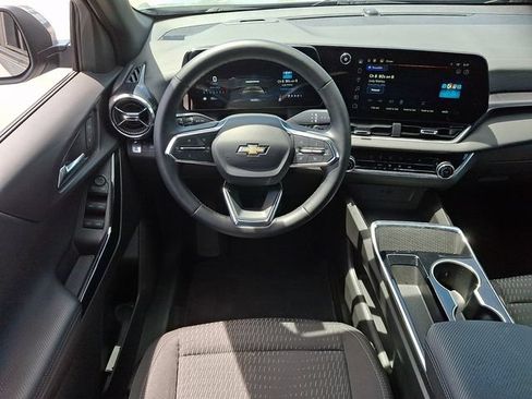 Used 2025 Chevrolet Equinox LT FWD image 11