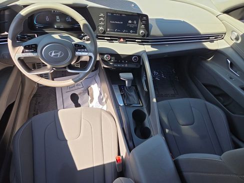 Used 2025 Hyundai Elantra Sport image 9