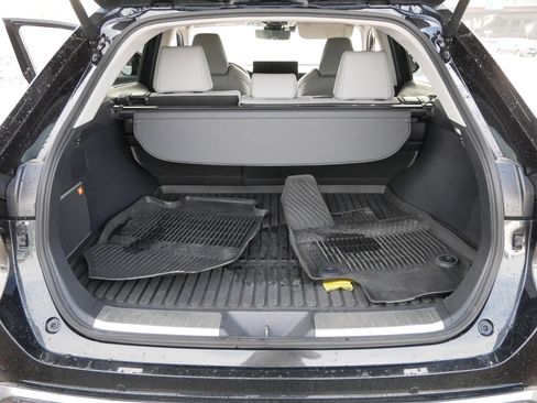 Used 2024 Toyota Venza Limited image 18