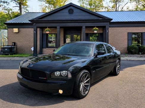 Used 2010 Dodge Charger R/T RWD image 2