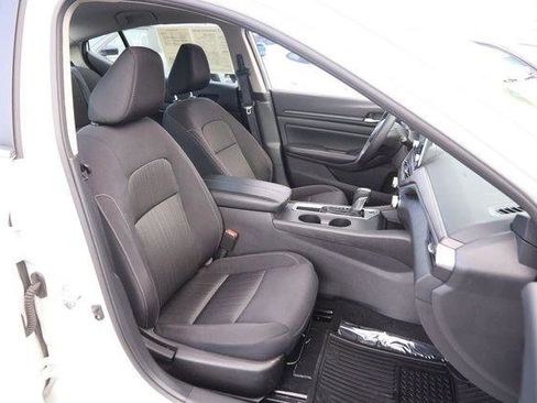 Used 2025 Nissan Altima 2.5 SV FWD image 25