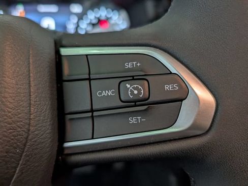 Used 2025 Jeep Compass Latitude w/ Altitude Special Edition AWD/4WD image 17