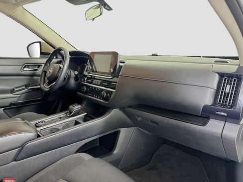 Used 2022 Nissan Pathfinder SV image 25