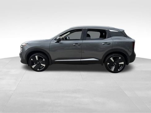 New 2026 Nissan Kicks SR w/ SR Premium Package FWD image 4