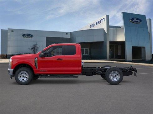 New 2026 Ford F350 XL w/ XL Chrome Package image 4