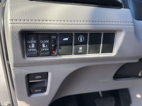 Certified 2024 Honda Odyssey EX-L image 9