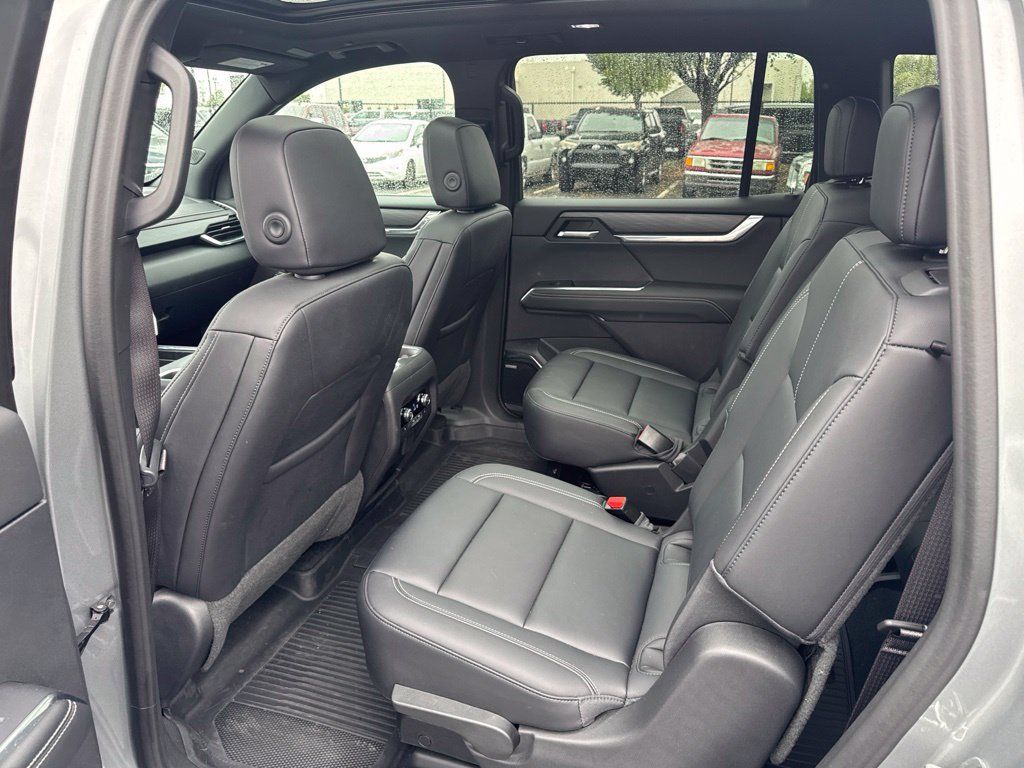 Used 2024 GMC Acadia Elevation w/ Luxury Package AWD/4WD image 18