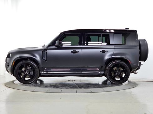Used 2025 Land Rover Defender 110 X-Dynamic SE AWD/4WD image 4