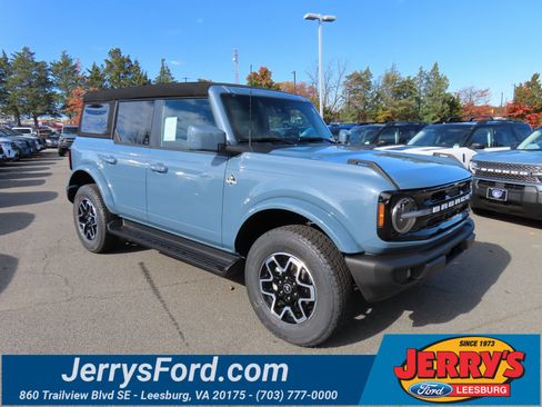 New 2025 Ford Bronco Outer Banks image 1