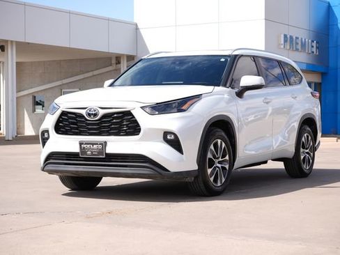 Used 2023 Toyota Highlander XLE FWD image 8