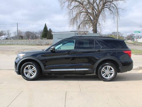 Used 2022 Ford Explorer XLT AWD/4WD image 5