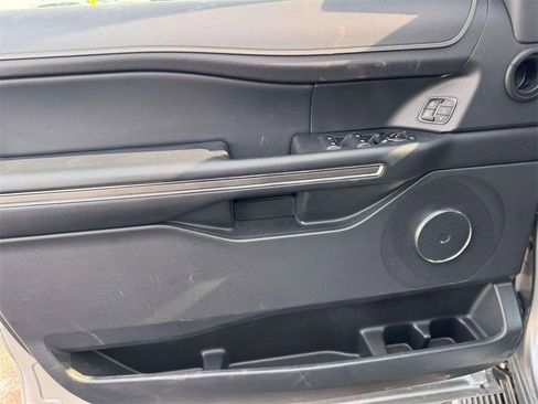 Used 2023 Ford Expedition Max XLT image 15