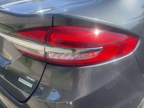 Used 2017 Ford Fusion SE FWD image 9