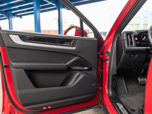 Used 2025 Porsche Cayenne S image 25