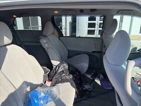 Used 2013 Toyota Sienna LE w/ Towing Pkg FWD image 9
