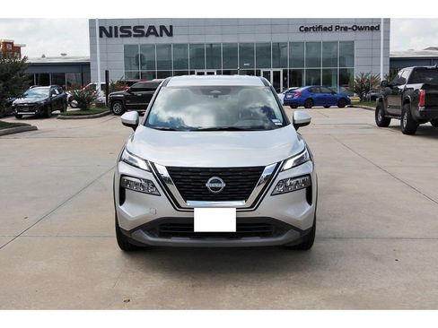 Used 2023 Nissan Rogue SV FWD image 2