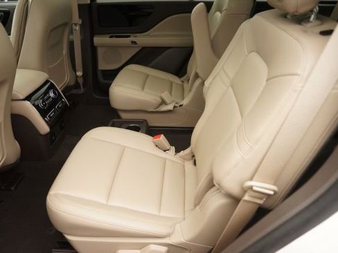 Used 2024 Lincoln Aviator 2WD w/ Premium Package image 12
