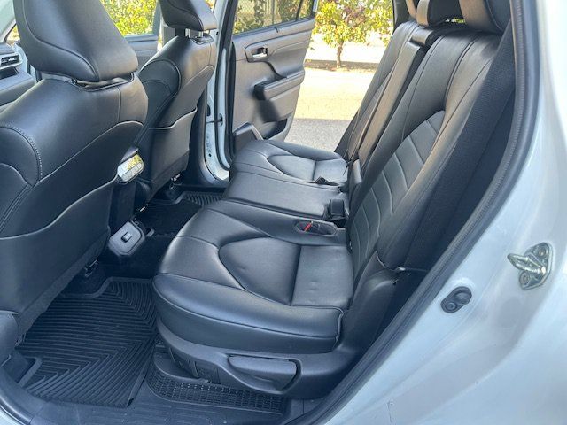 Used 2023 Toyota Highlander XLE AWD/4WD image 22