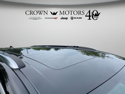 Used 2025 Chrysler Pacifica Pinnacle FWD image 6