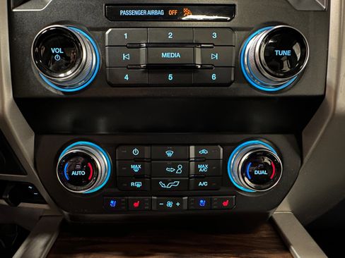 Certified 2020 Ford F150 Lariat w/ Equipment Group 502A Luxury image 25