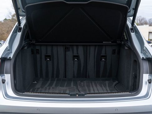 Certified 2025 Porsche Macan image 16