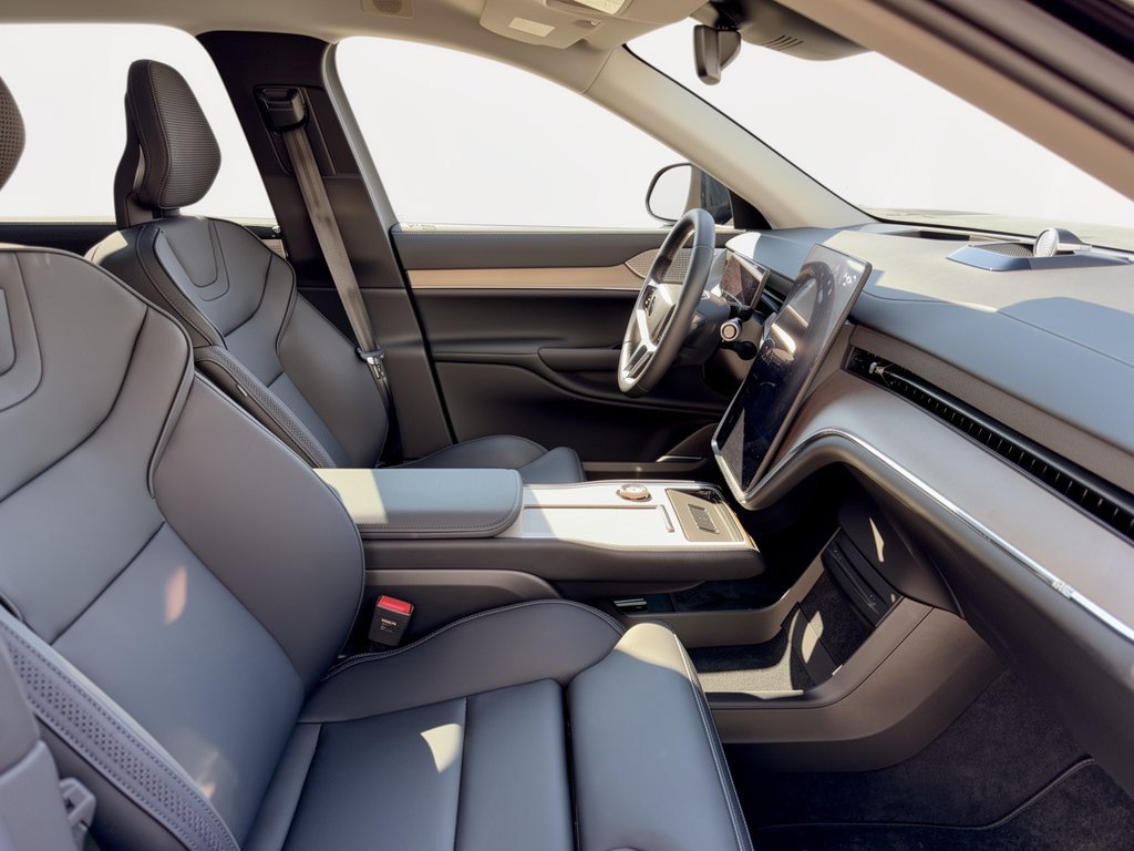 Certified 2025 Volvo EX90 Ultra AWD/4WD image 30