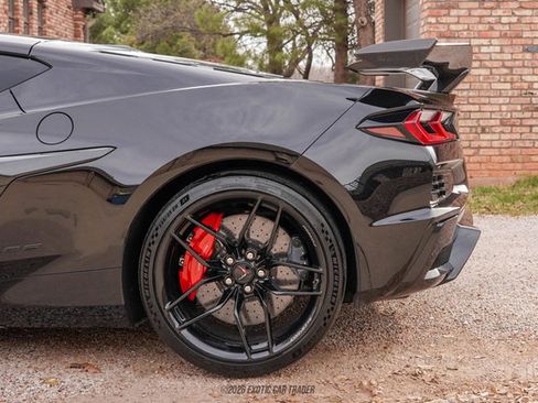 Used 2025 Chevrolet Corvette Z06 w/ Z07 Performance Package image 5