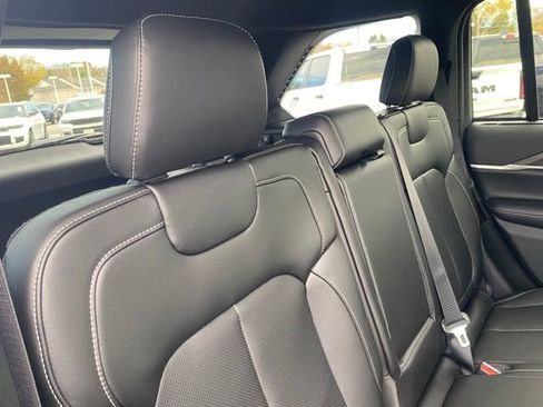 New 2025 Jeep Grand Cherokee Limited w/ Luxury Tech Group II image 35